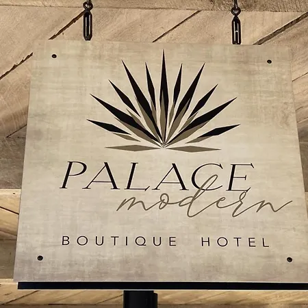 Palace Modern At The Plaza - King 3 Hotel *